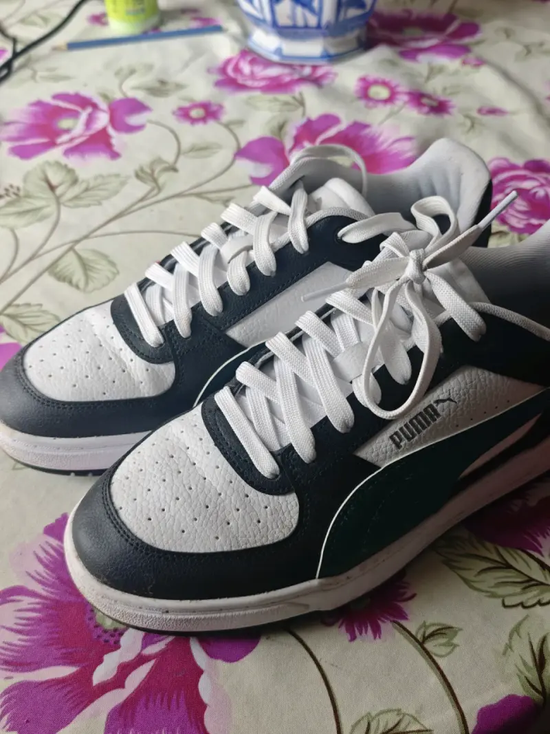 Zapatillas deportivas Puma blancas y negras - 1