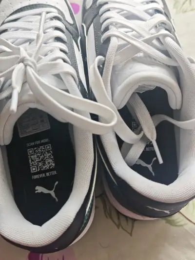Zapatillas deportivas Puma blancas y negras - miniatura 2