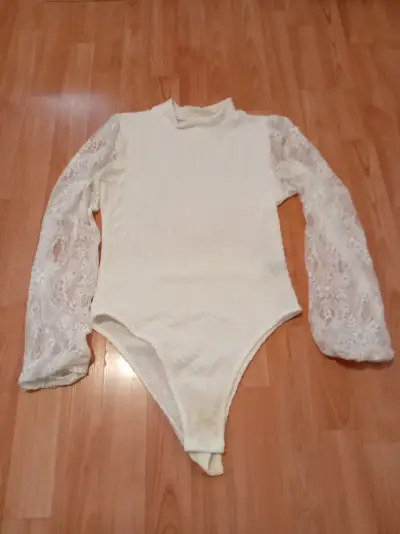 Body blanco de encaje con mangas largas - miniatura 1