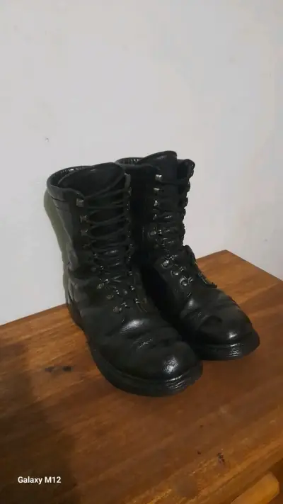 Botas militares negras de cuero - miniatura 2