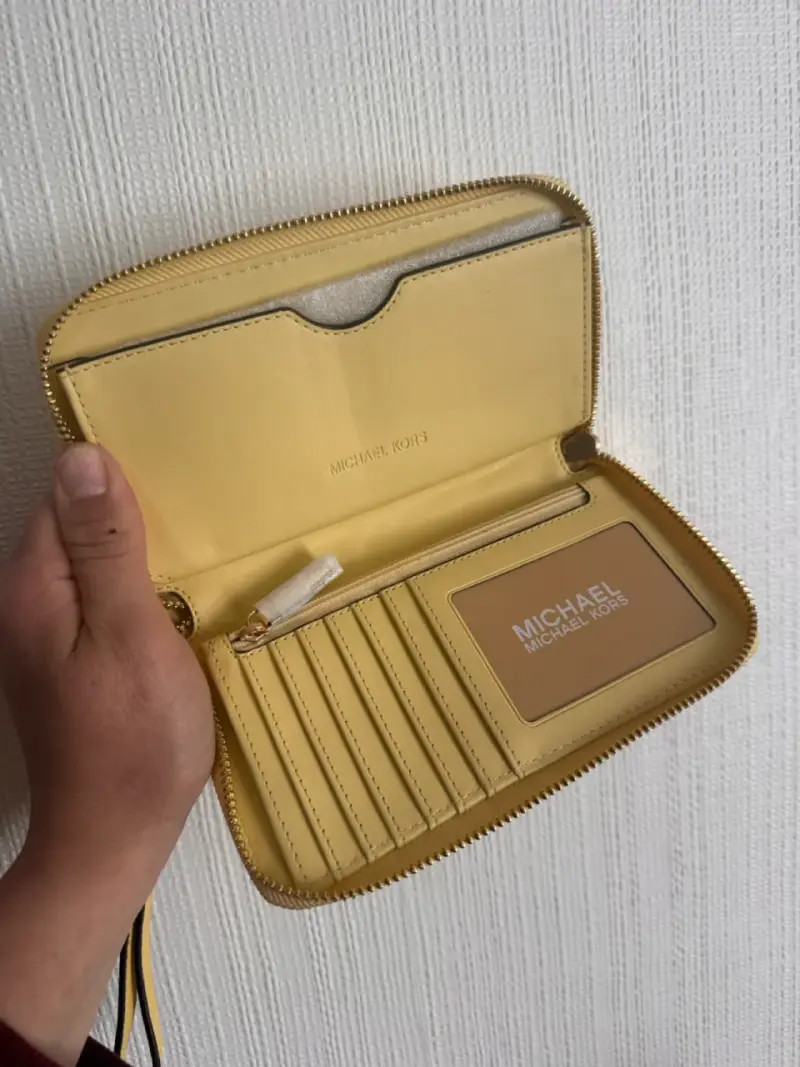 Billetera MK Jet Set Travel 100% Original - 2