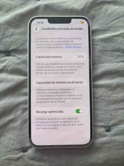 iPhone blanco en buen estado con 93% de batería - miniatura 1