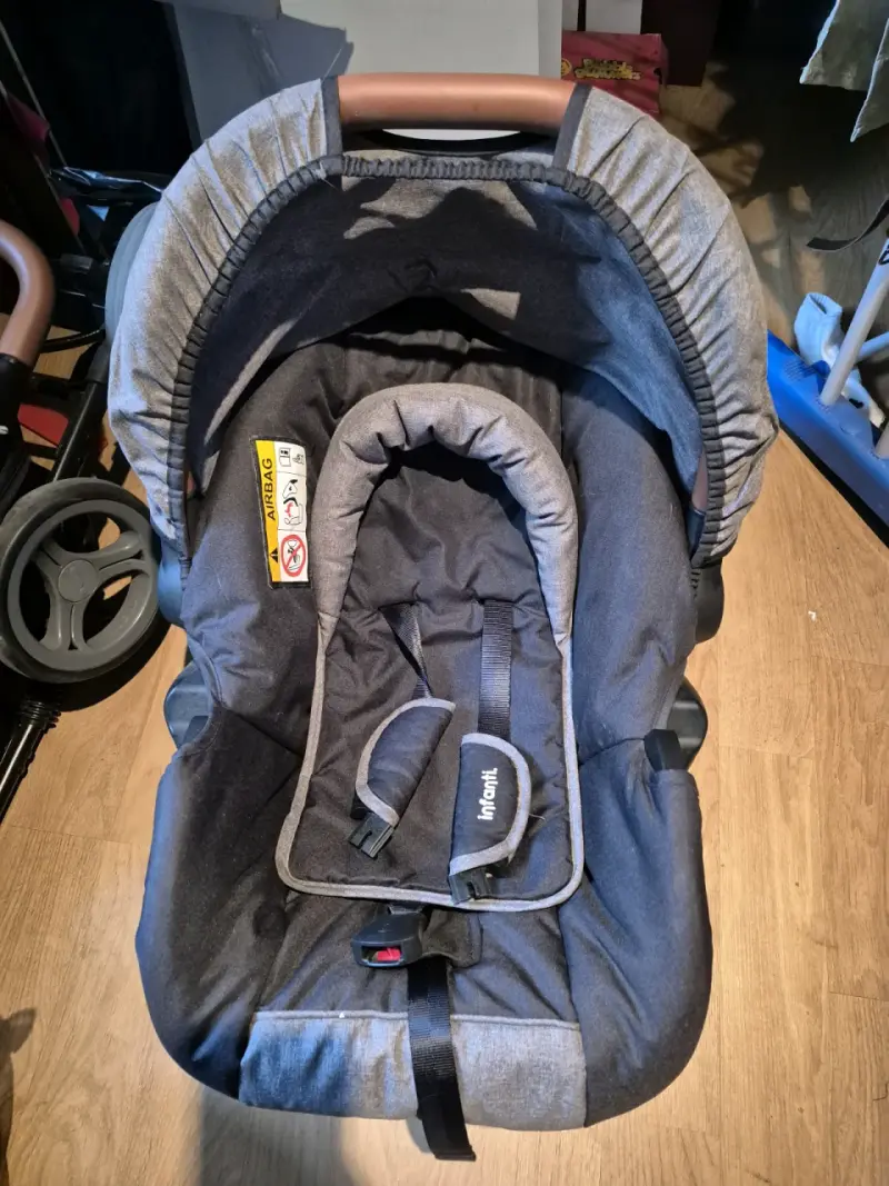 Coche de bebé Infanti plegable con huevito - 6