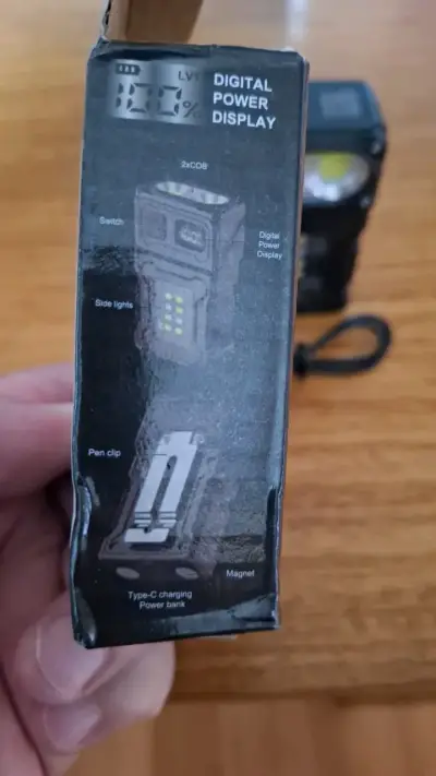 Linterna multifuncional recargable con pantalla digital - miniatura 4