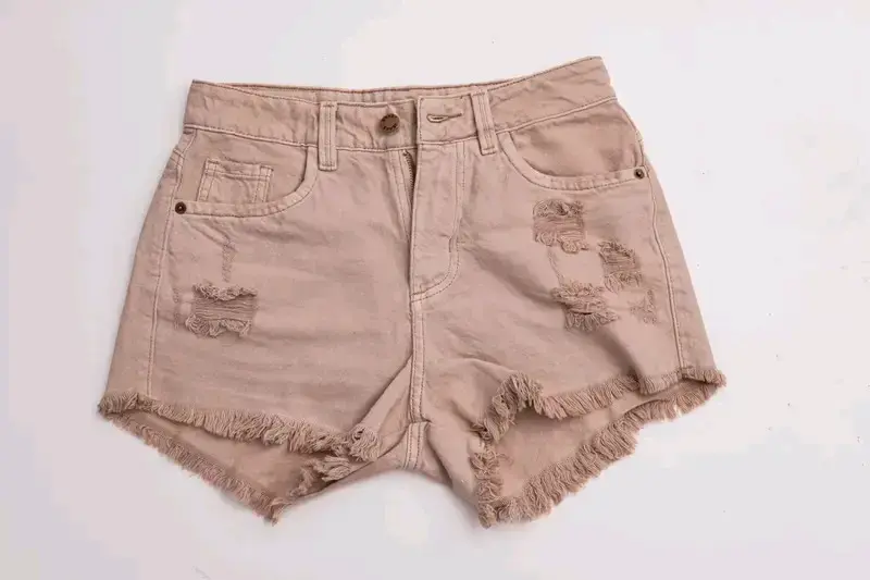 Shorts de mezclilla palo de rosa con flecos