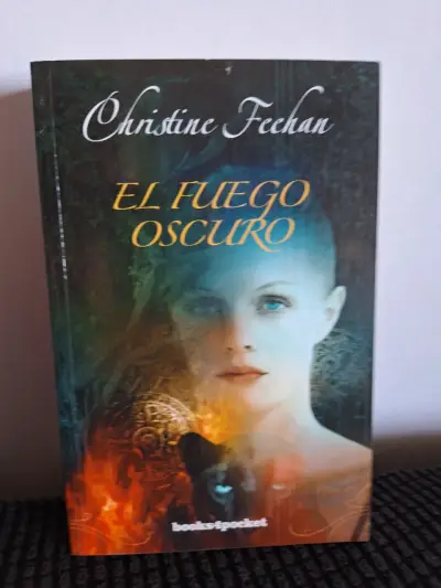 Libro 'El Fuego Oscuro' de Christine Feehan - miniatura 1