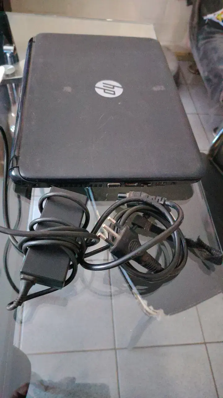 Notebook HP con Intel Core i3 en buen estado - 2