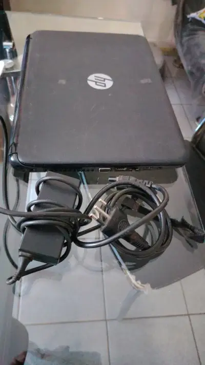 Notebook HP con Intel Core i3 en buen estado - miniatura 2