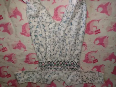 Conjunto de ropa para bebé con estampado floral - miniatura 1