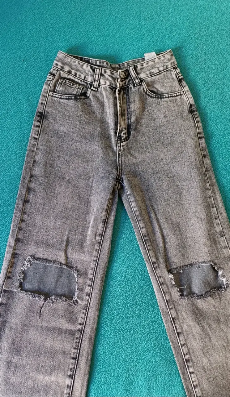 Jeans de mujer gris desgastados - 2