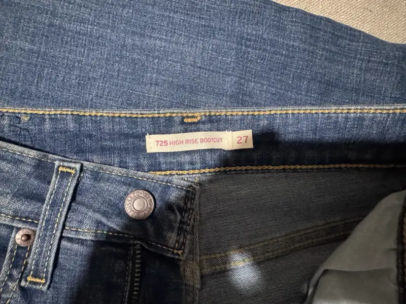 Jeans Levi's 725 High Rise Bootcut Talla 27 - 3