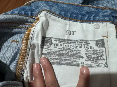 Jeans Levi's 501 desgastados para mujer - miniatura 3