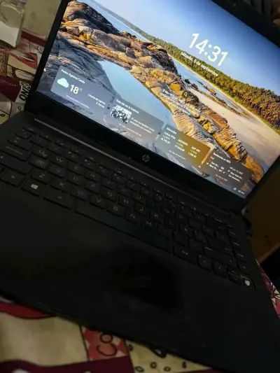 Notebook HP con pantalla de 14 pulgadas - miniatura 2