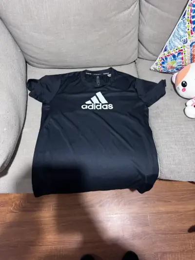 Polera deportiva negra Adidas para hombre - miniatura 1