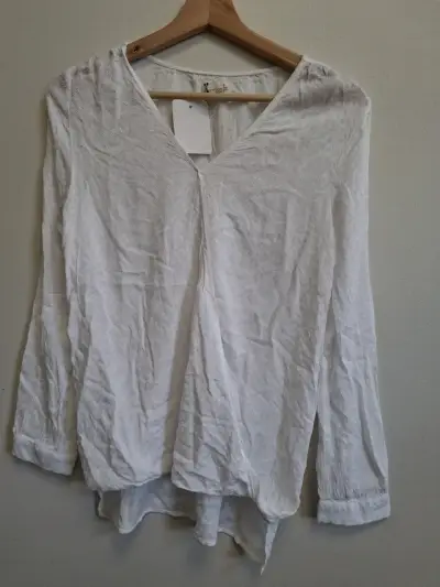 Blusa blanca cruzada para mujer - miniatura 2