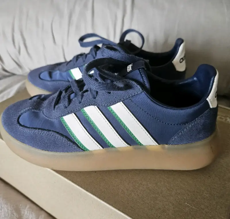 Zapatillas deportivas azul Adidas con suela de goma - 3