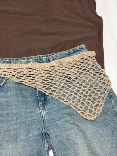Cinturón de red tejido a mano beige - miniatura 1