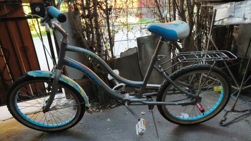 Bicicleta infantil Lola con diseño floral