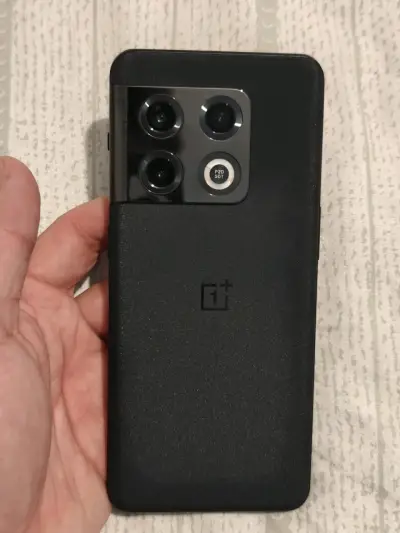 Smartphone OnePlus 10 Pro con funda y accesorios - miniatura 2