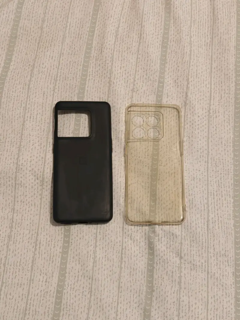 Smartphone OnePlus 10 Pro con funda y accesorios - 3