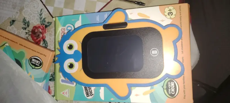 Tablero LCD de Dibujo Infantil con Borrado Rápido - 4