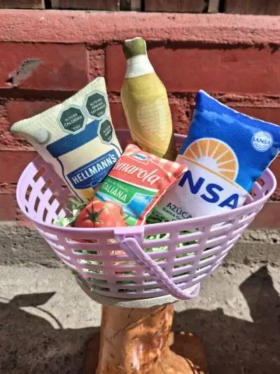 Set de juguetes de tela con diseño de alimentos - miniatura 1