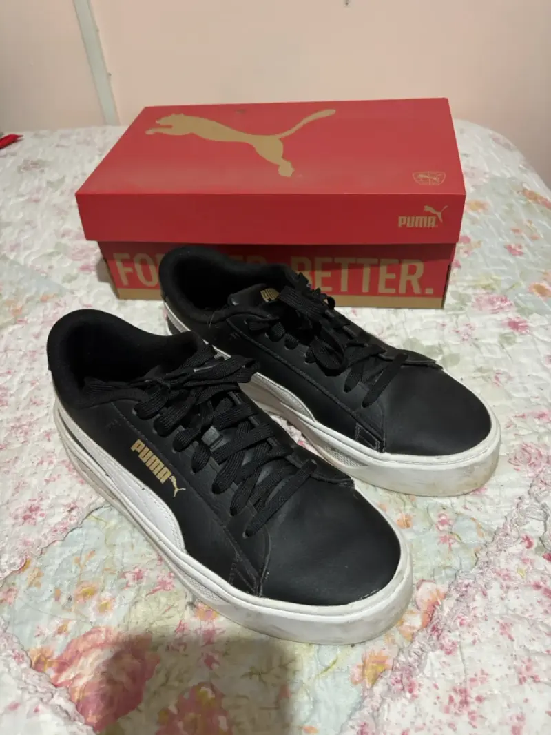 Zapatillas negras Puma con suela blanca - 2