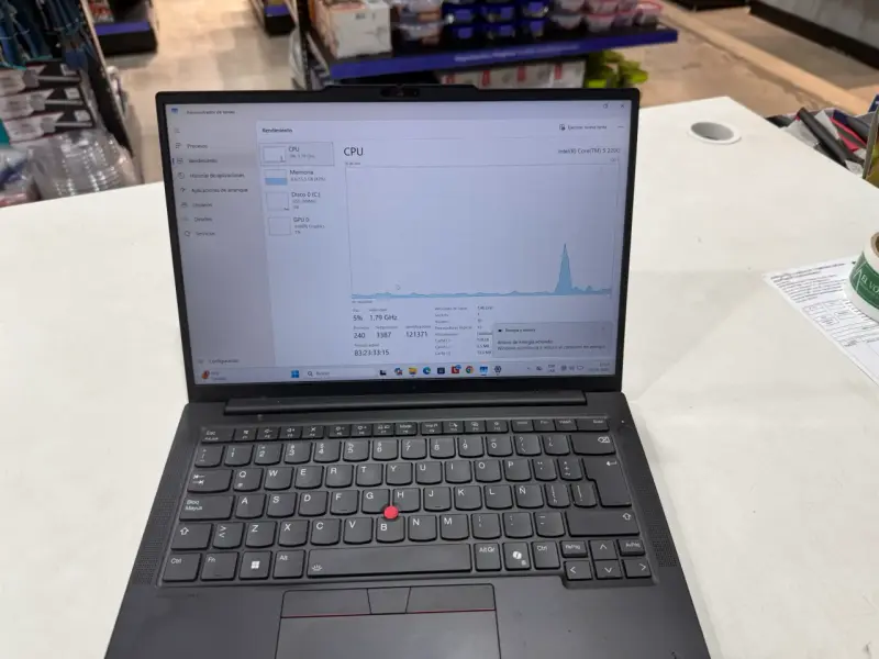 Laptop Lenovo ThinkPad con Intel Core i5 y 16GB RAM - 1