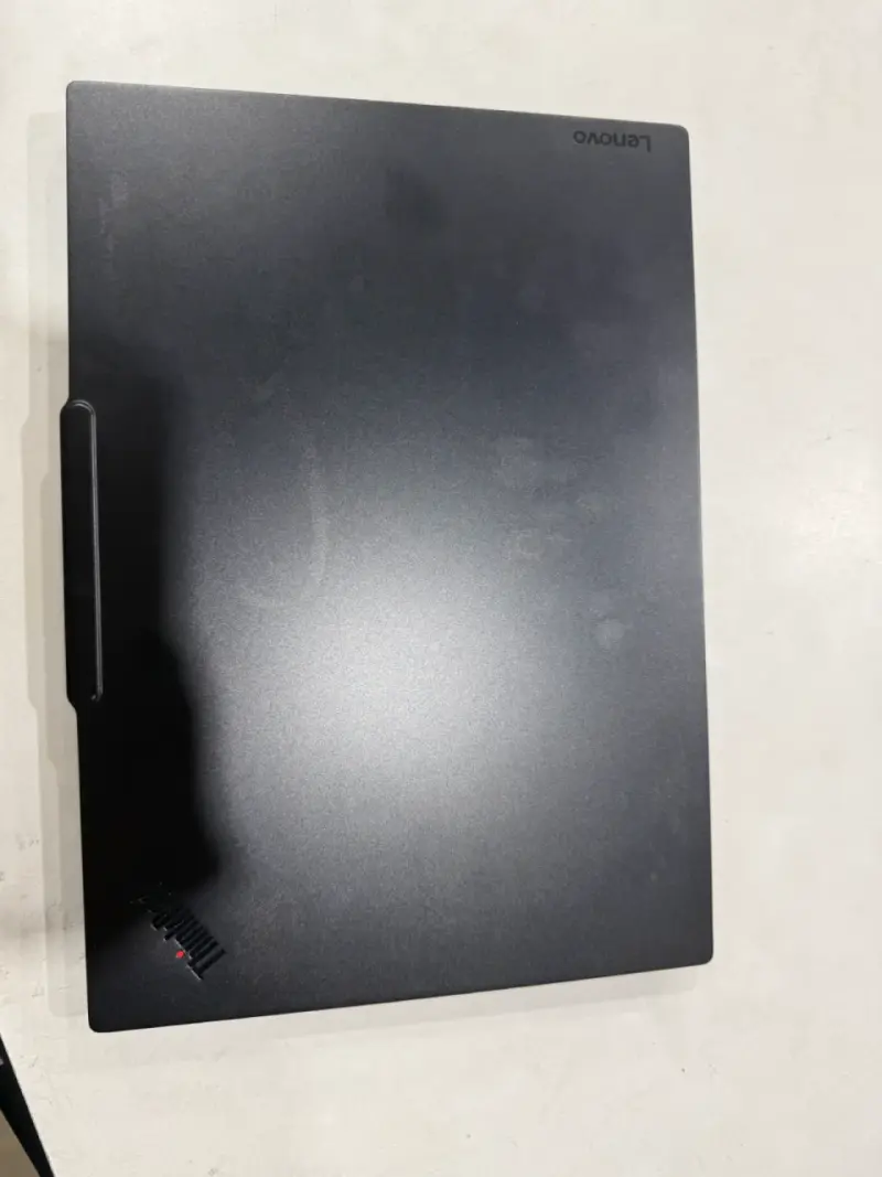 Laptop Lenovo ThinkPad con Intel Core i5 y 16GB RAM - 6