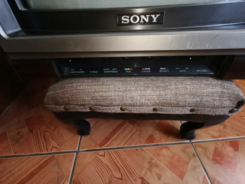 Televisor Sony Trinitron Color Retro - 5