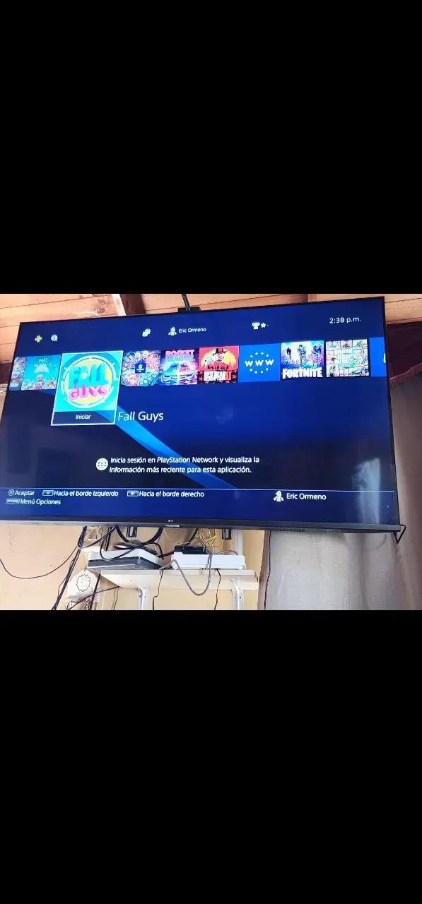 Consola Sony PS4 Pro con dos controles - 3