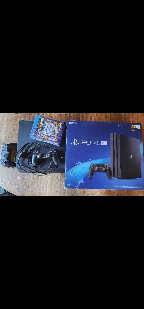 Consola Sony PS4 Pro con dos controles - 4