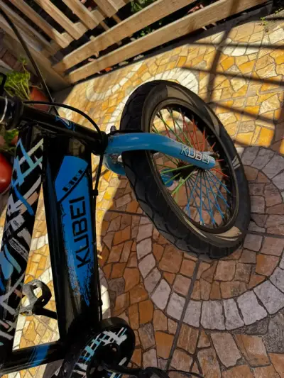 Bicicleta infantil Kubei con rueditas de apoyo - miniatura 1