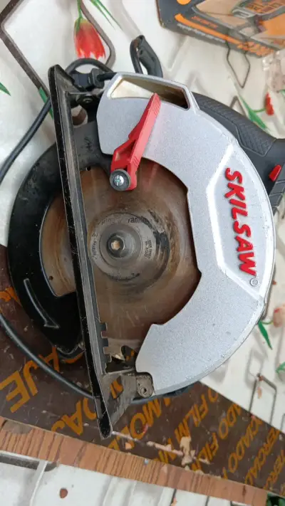 Sierra circular Skilsaw con disco de corte - miniatura 1