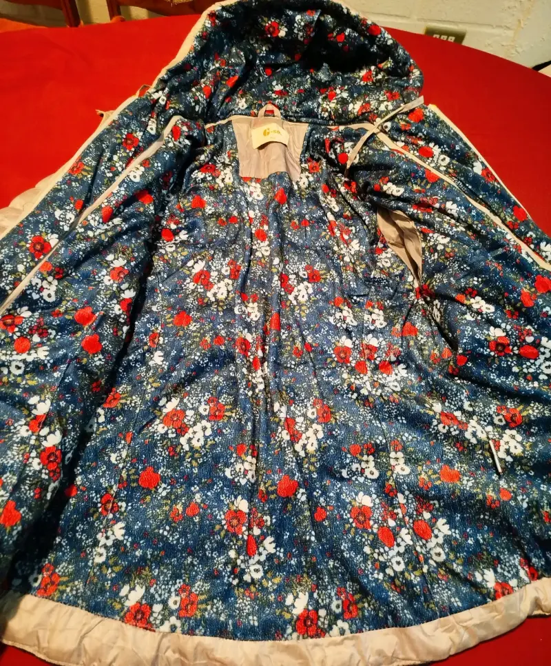 Chaqueta acolchada beige con capucha floral - 2