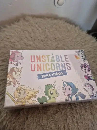 Juego de cartas Unstable Unicorns para niños - miniatura 1