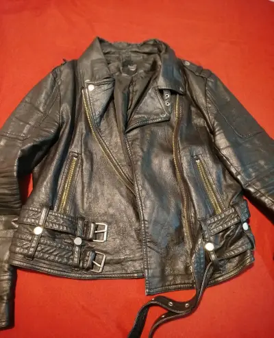 Chaqueta de cuero negra estilo motociclista - miniatura 1