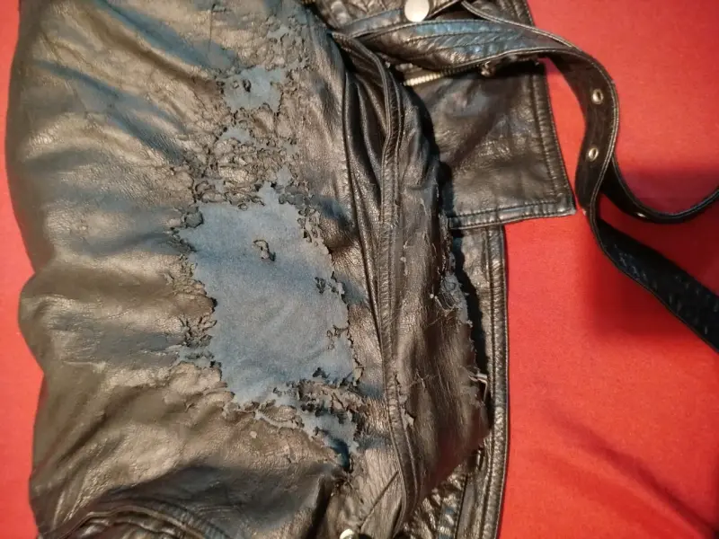 Chaqueta de cuero negra estilo motociclista - 2
