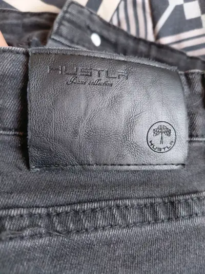 Jeans negros desgastados para hombre Hustler - miniatura 4