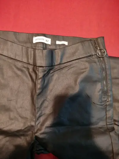 Pantalones de cuero sintético negros talla 42 - miniatura 2