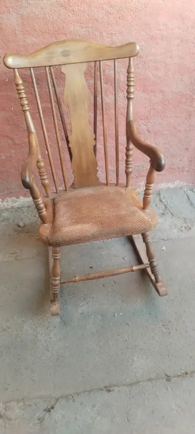 Silla mecedora de madera vintage - miniatura 1