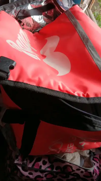 Bolso térmico de reparto rojo y negro - miniatura 3