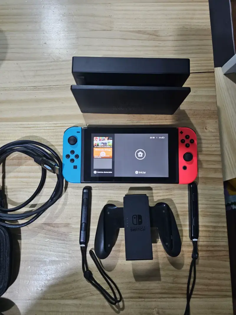 Consola Nintendo Switch con Joy-Con Azul y Rojo - 1