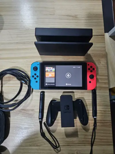 Consola Nintendo Switch con Joy-Con Azul y Rojo - miniatura 1