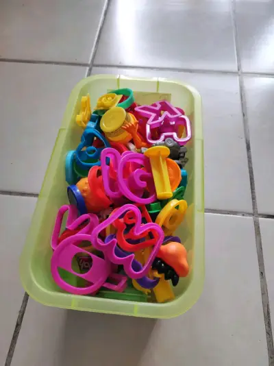 Set de plastilina Play-Doh con moldes y herramientas - miniatura 2