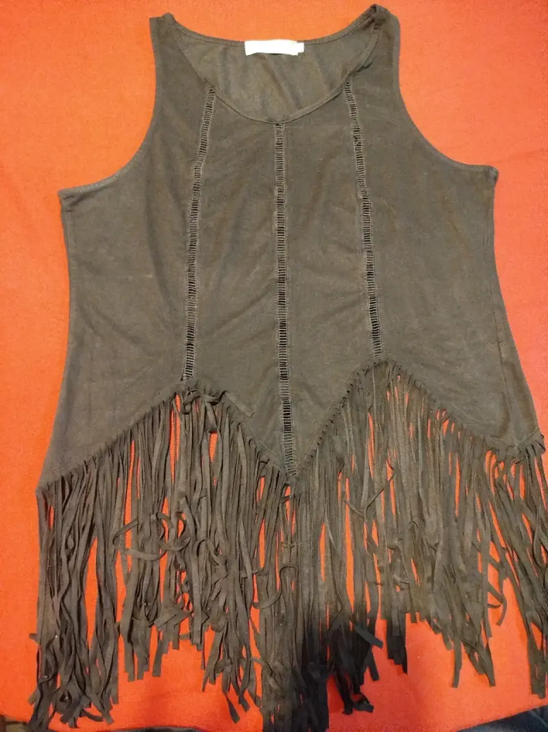 Polera sin mangas con flecos para mujer