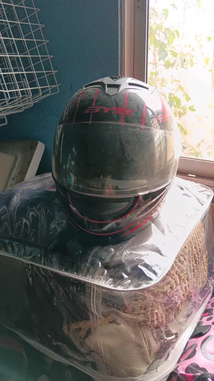 Casco de moto integral negro y rojo - 2