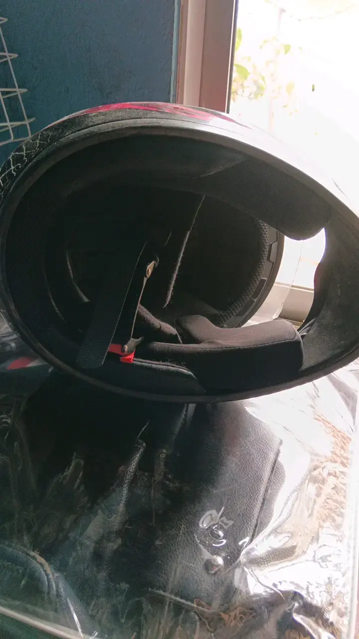 Casco de moto integral negro y rojo - 5