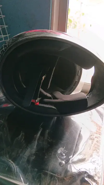 Casco de moto integral negro y rojo - miniatura 5