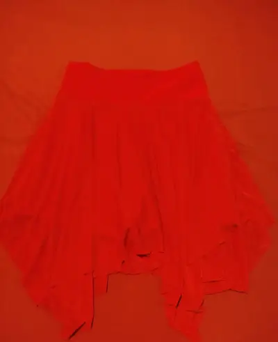 Falda roja con shorts integrados - miniatura 1
